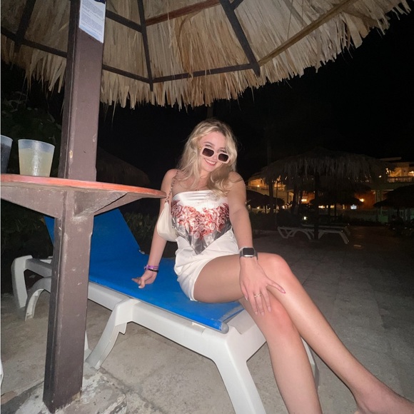 Meet your Posher, Elizabeth - Picture 4 of 9